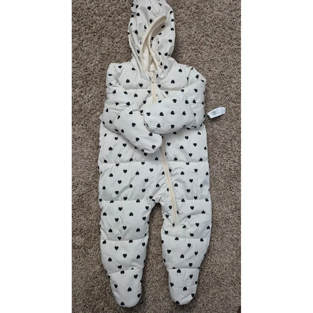 Baby gap heart snowsuit nwt size 6-12M